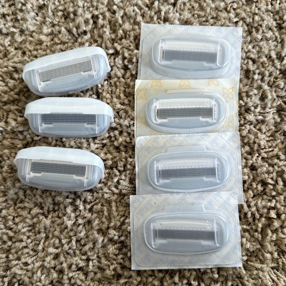 7 Brand New in packing Billie razor blades.